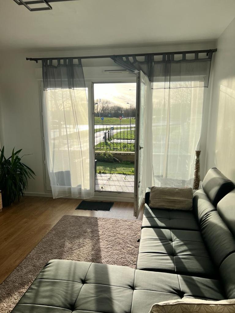 Appartement 5Min Gare Rer Disneyland Paris Val D'Europe La Vallee Village Parking Inclus Montevrain Exterior photo