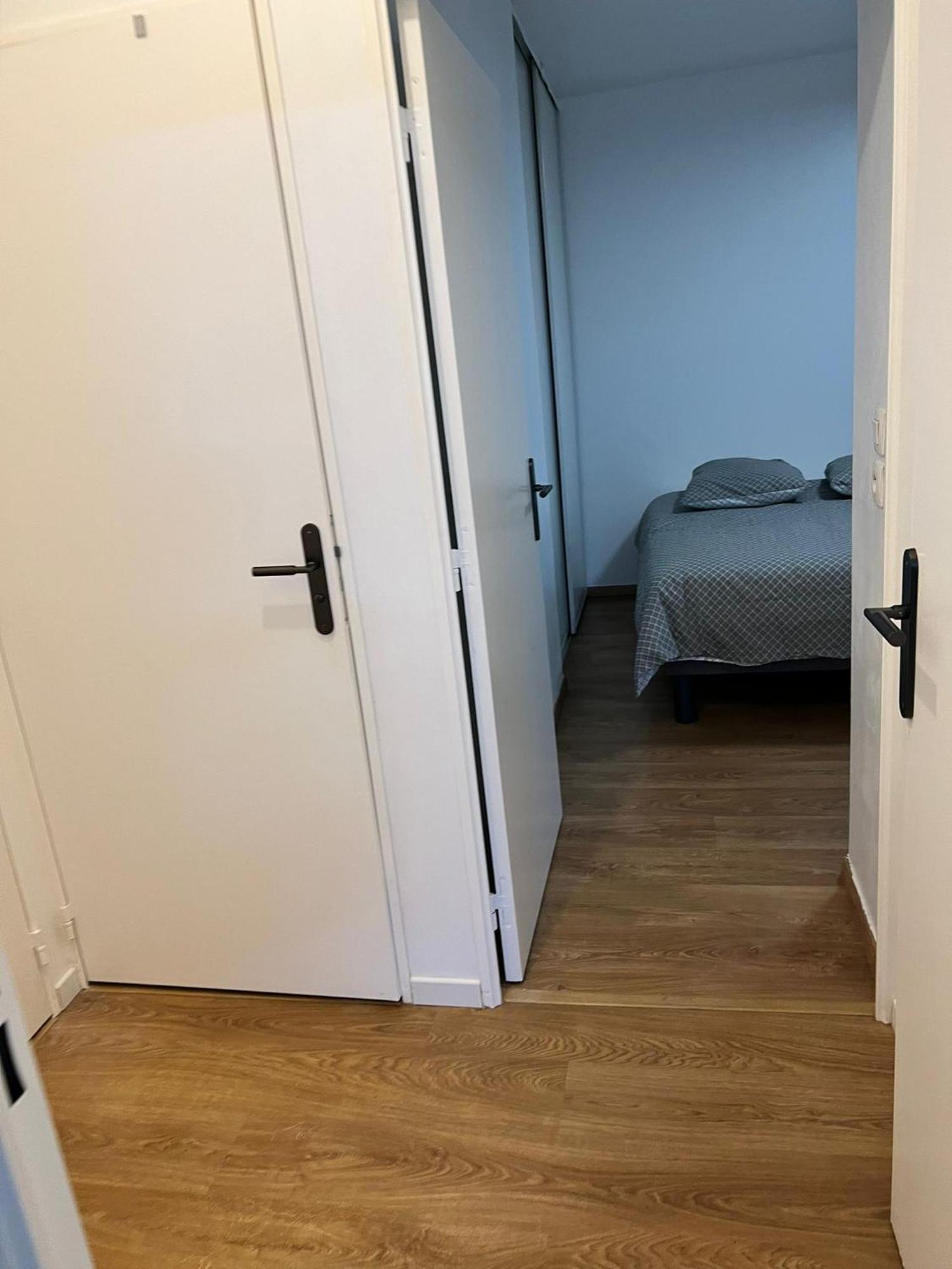 Appartement 5Min Gare Rer Disneyland Paris Val D'Europe La Vallee Village Parking Inclus Montevrain Exterior photo