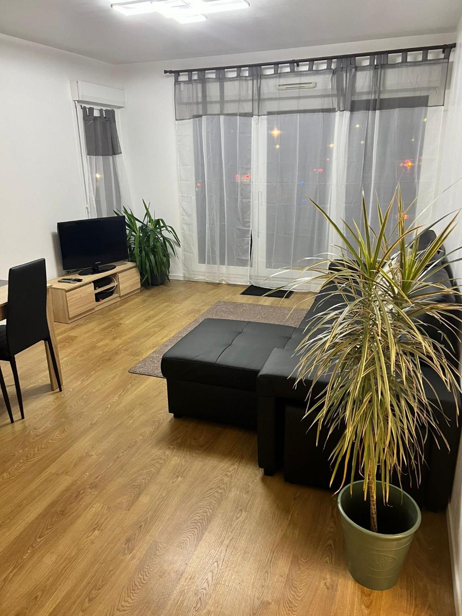 Appartement 5Min Gare Rer Disneyland Paris Val D'Europe La Vallee Village Parking Inclus Montevrain Exterior photo